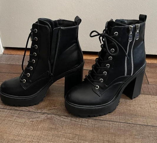 GBG Los Angeles Boots NWT